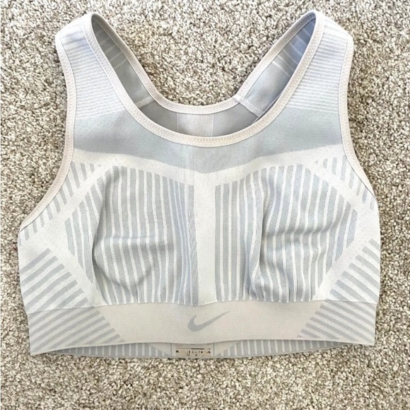 Lot of 2 Womens Nike Sportswear Sz Medium Printed Leggings Sports Bra Dri Fit - Picture 6 of 7